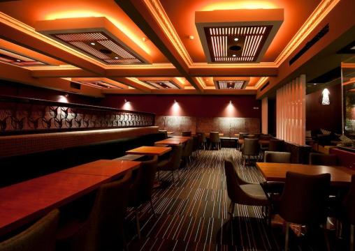 Bistro – Light and Stepped Ceiling